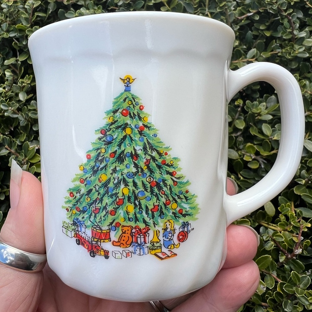 Salem Noel Porcelle France Milk Glass Christmas Tree & Wreath Mug EUC Vintage